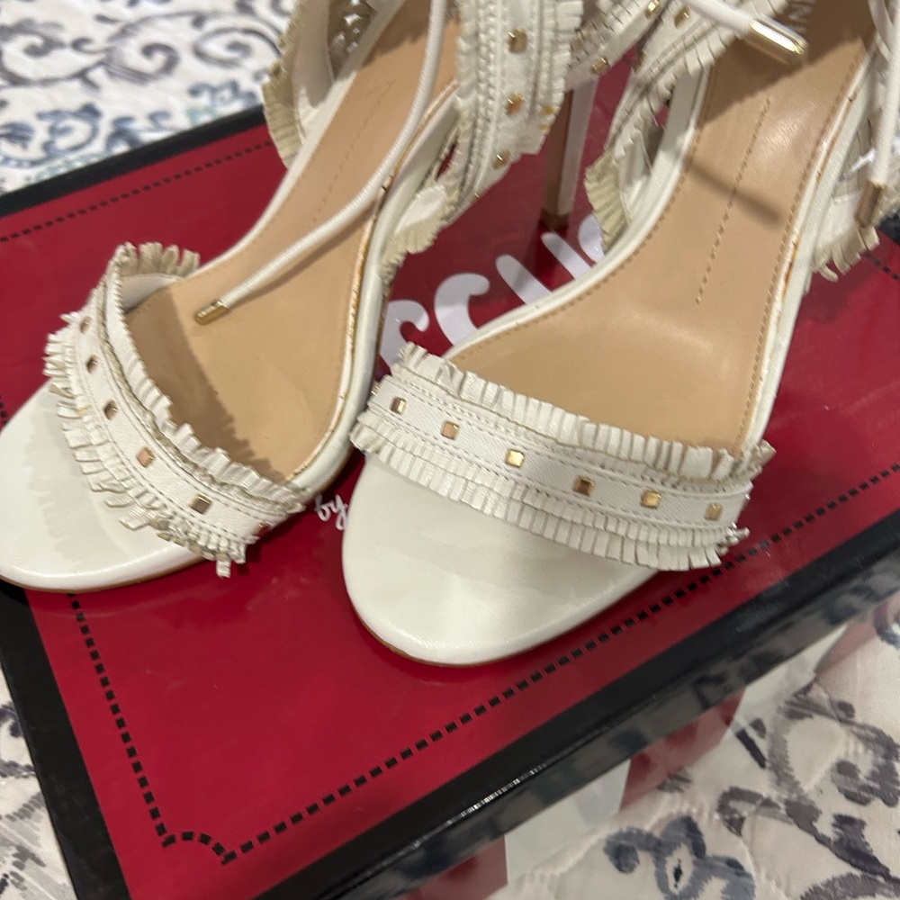 Gianni Bini White Fringe Heels size 10
